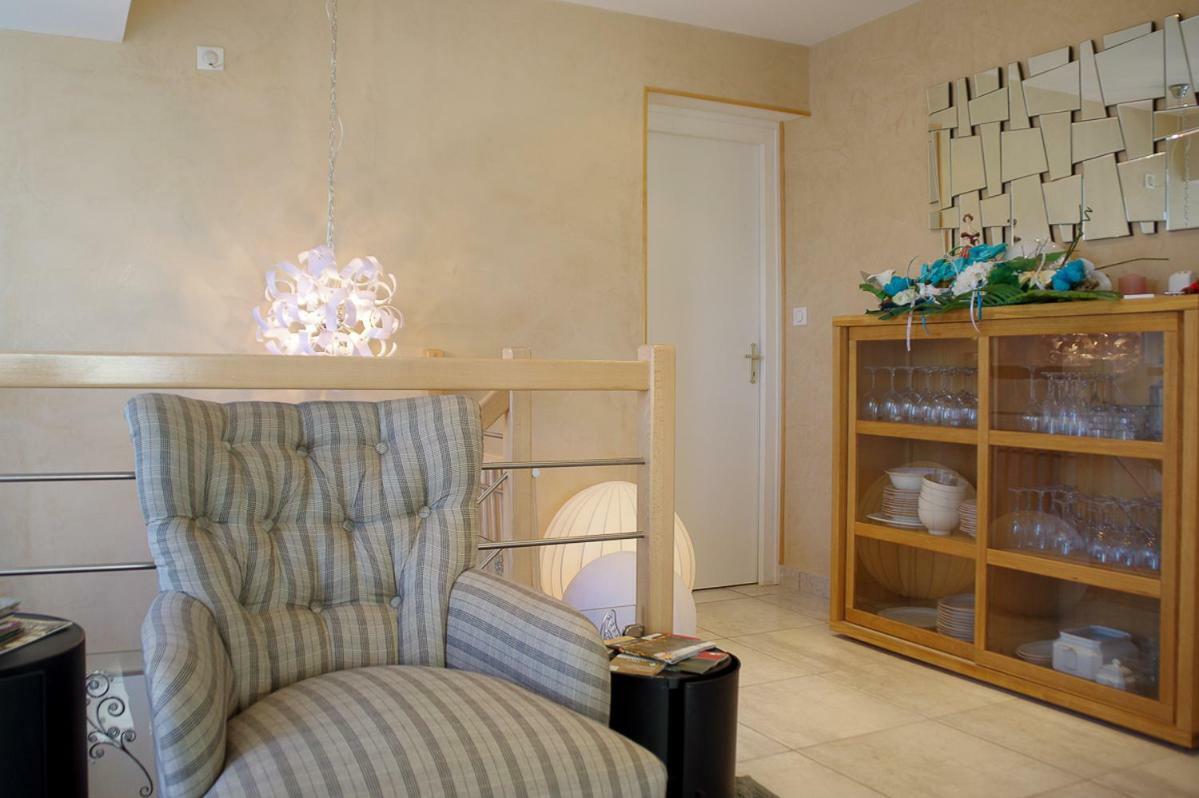 Guest House Domaine Des Grouilleres Saint-Clair-du-Rhone Kültér fotó